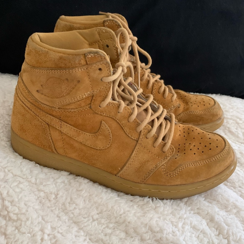 NIKE JORDAN TAN SUEDE WOMENS 8 1/2 GREAT CONDITION